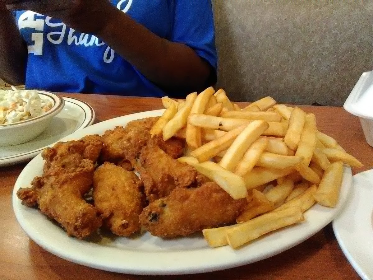 Bravo Cafe Coney Island - Photo 6