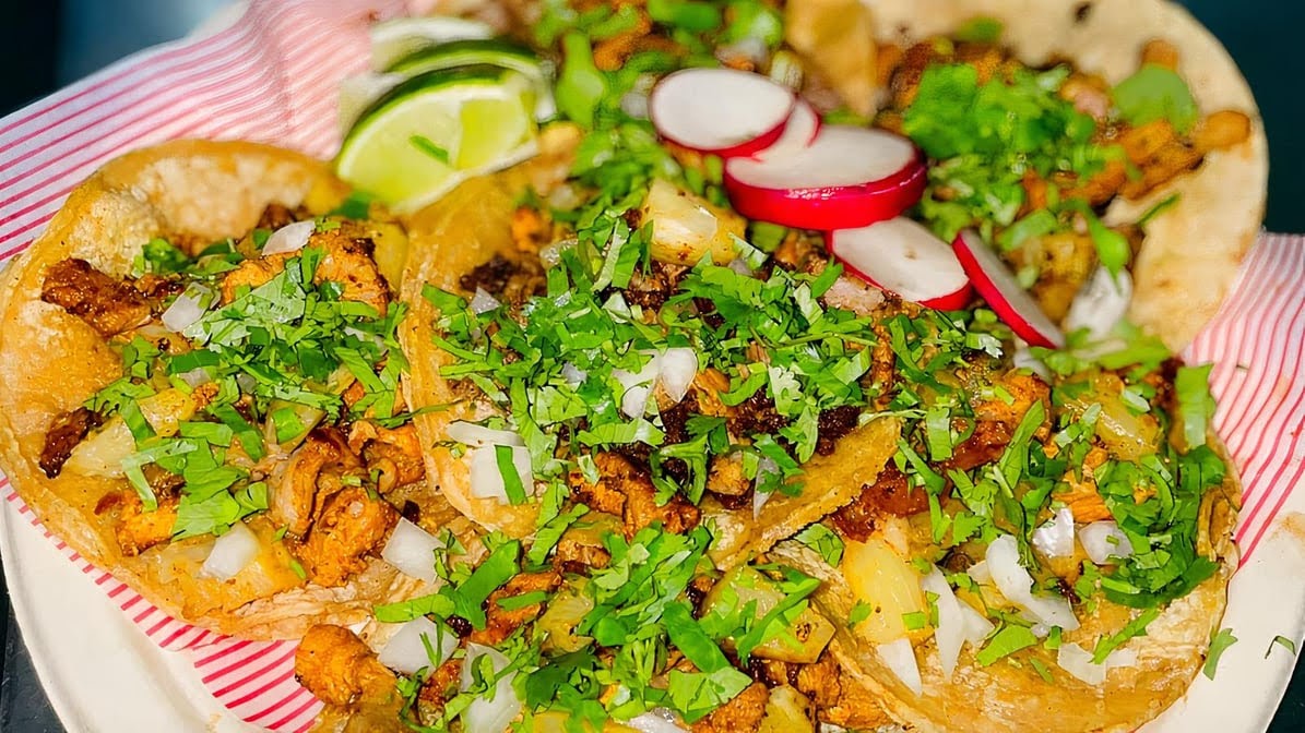 Chilos Taqueria - Photo 2