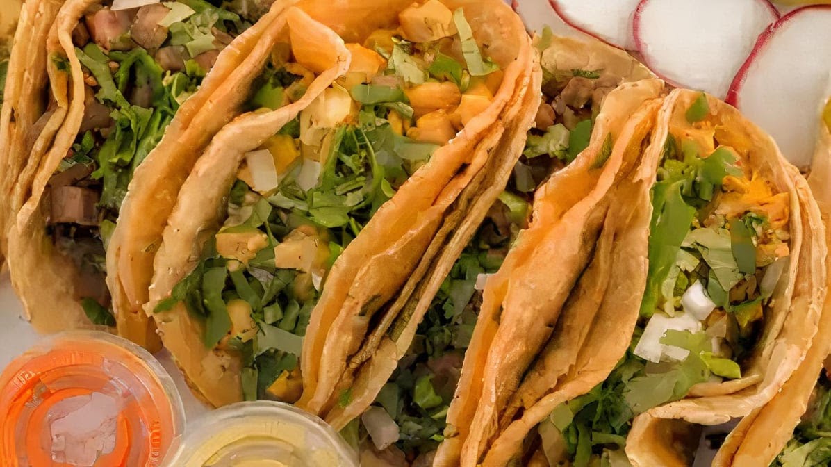 Chilos Taqueria - Photo 4
