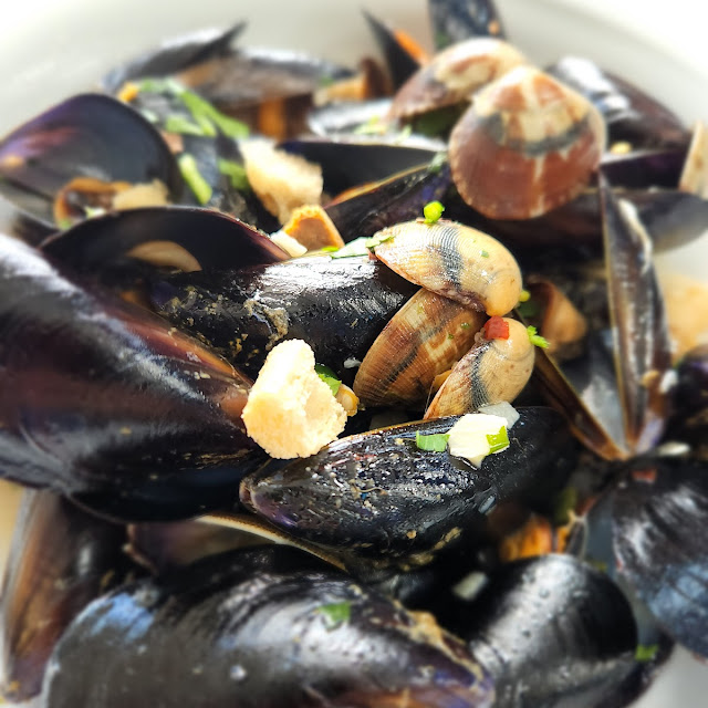 Mussels with White Wine