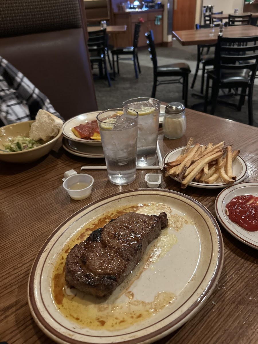 Baker's Cafe - Photo 2