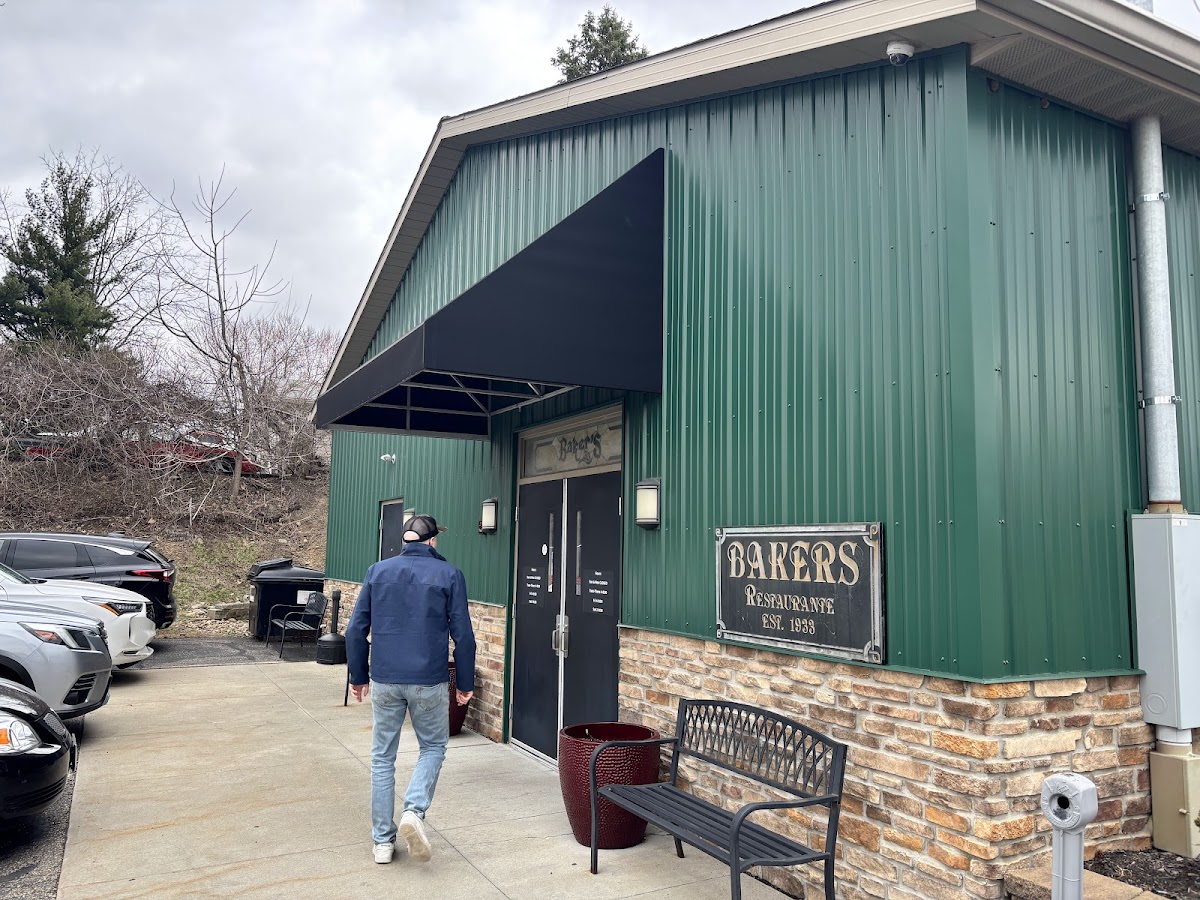 Baker's Cafe - Photo 4