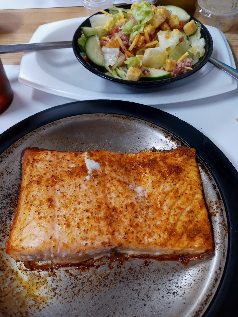 Dixie Queen Seafood Restaurant - Photo 9