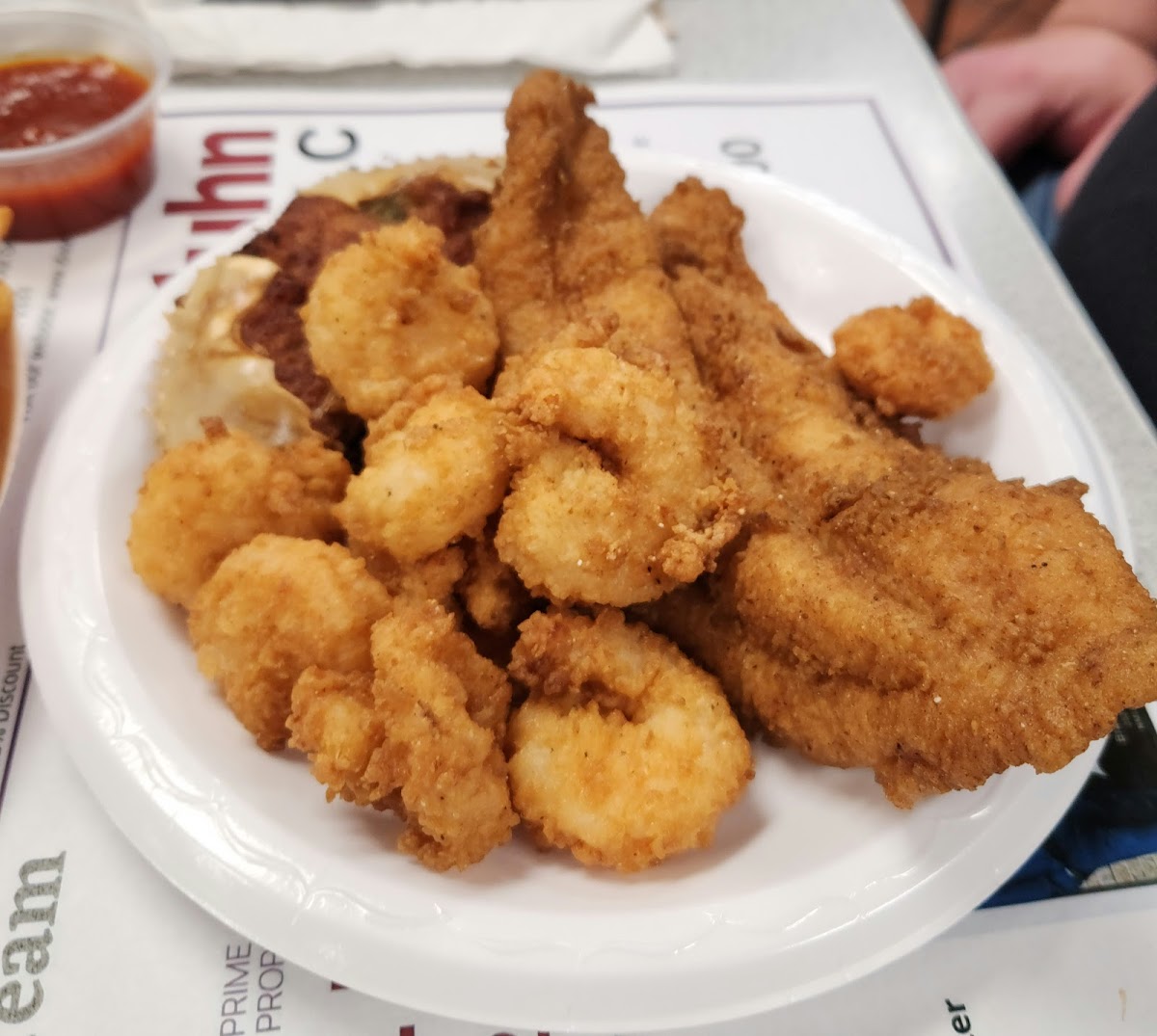 Dixie Queen Seafood Restaurant - Photo 4