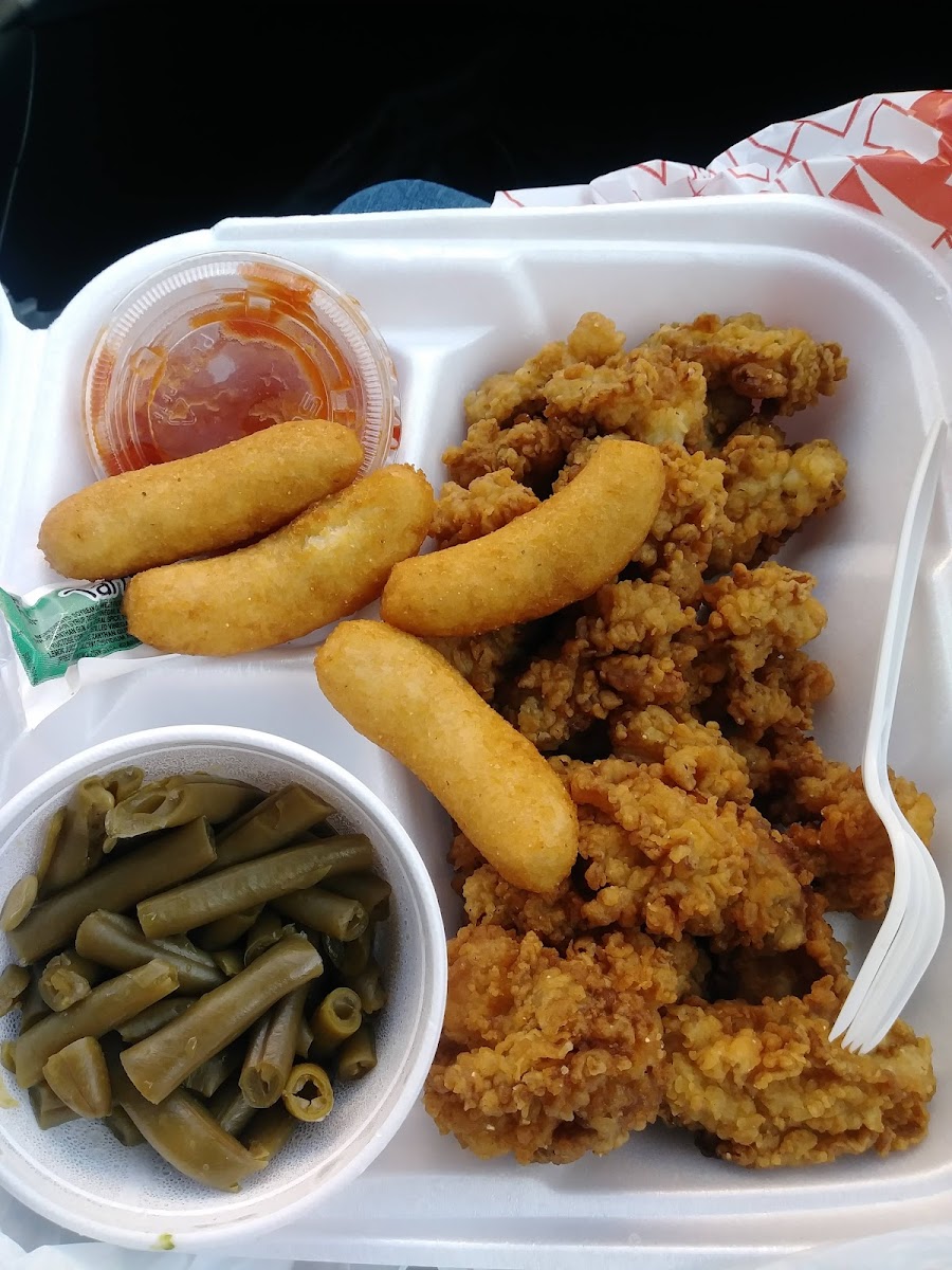 Dixie Queen Seafood Restaurant - Photo 8
