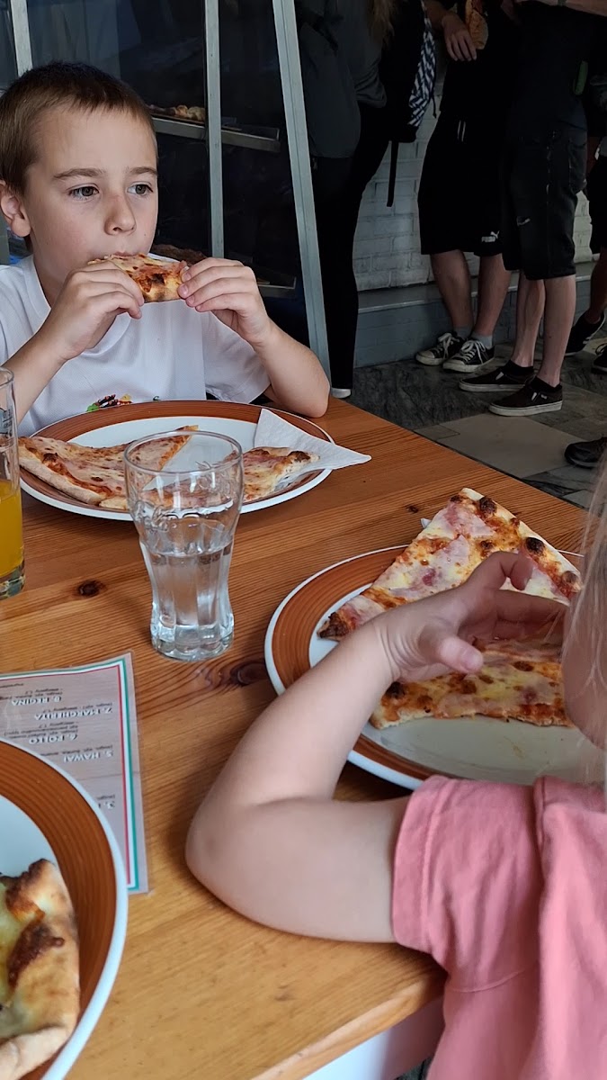 Pizza Caffé Luccio - Photo 1