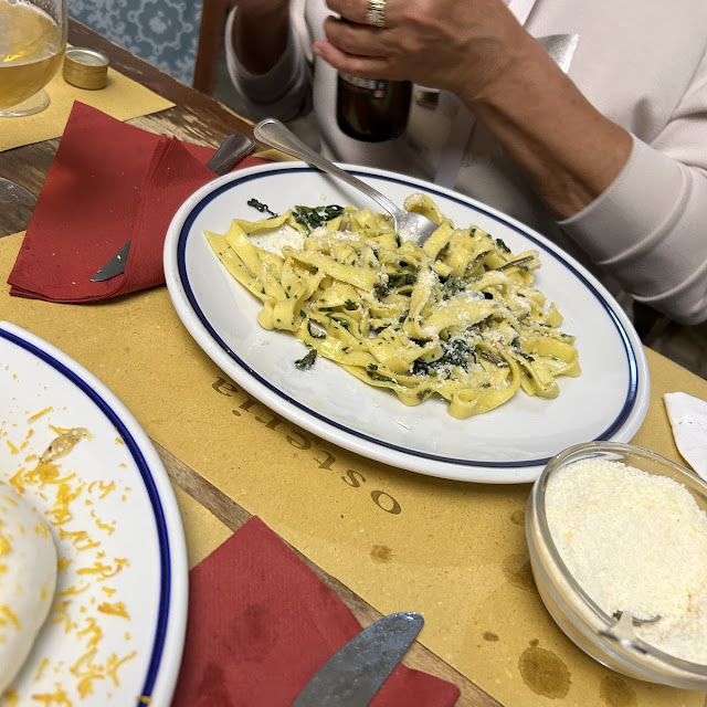 Linguine Cnet Blo I Salsa Di Sanas
