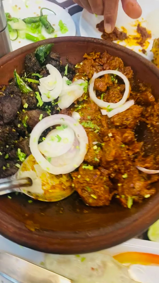 E Duniyav Restaurant Hamdan Br. - Photo 1