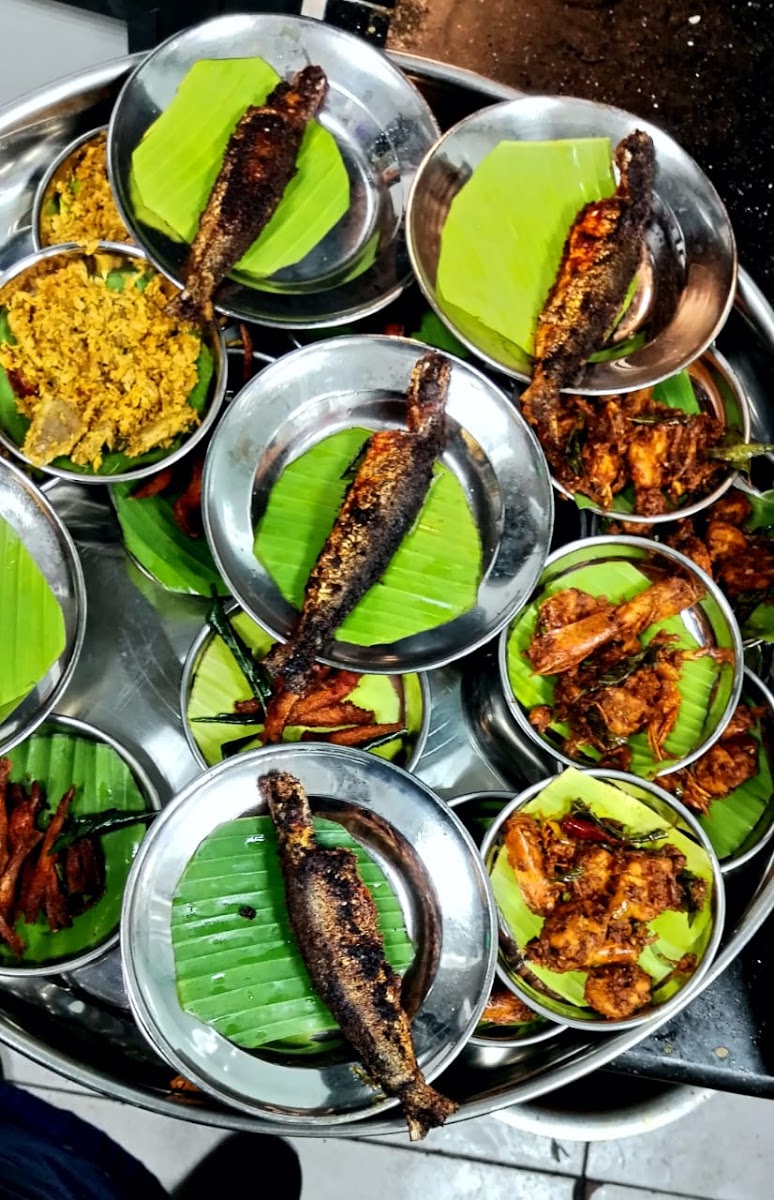 E Duniyav Restaurant Hamdan Br. - Photo 3