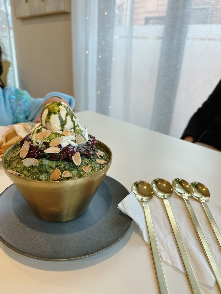 Tiara Dessert Cafe - Photo 7