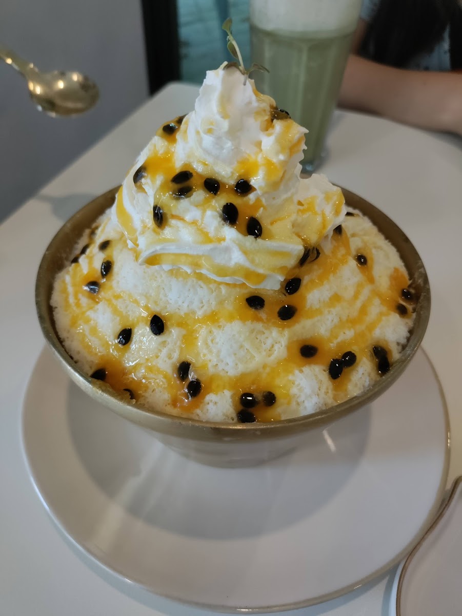 Tiara Dessert Cafe - Photo 8