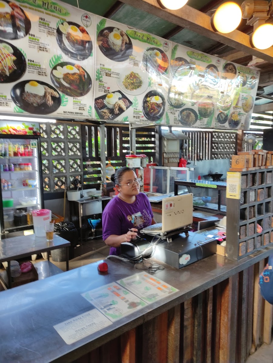 Rainforest Garden Cafe - Photo 4