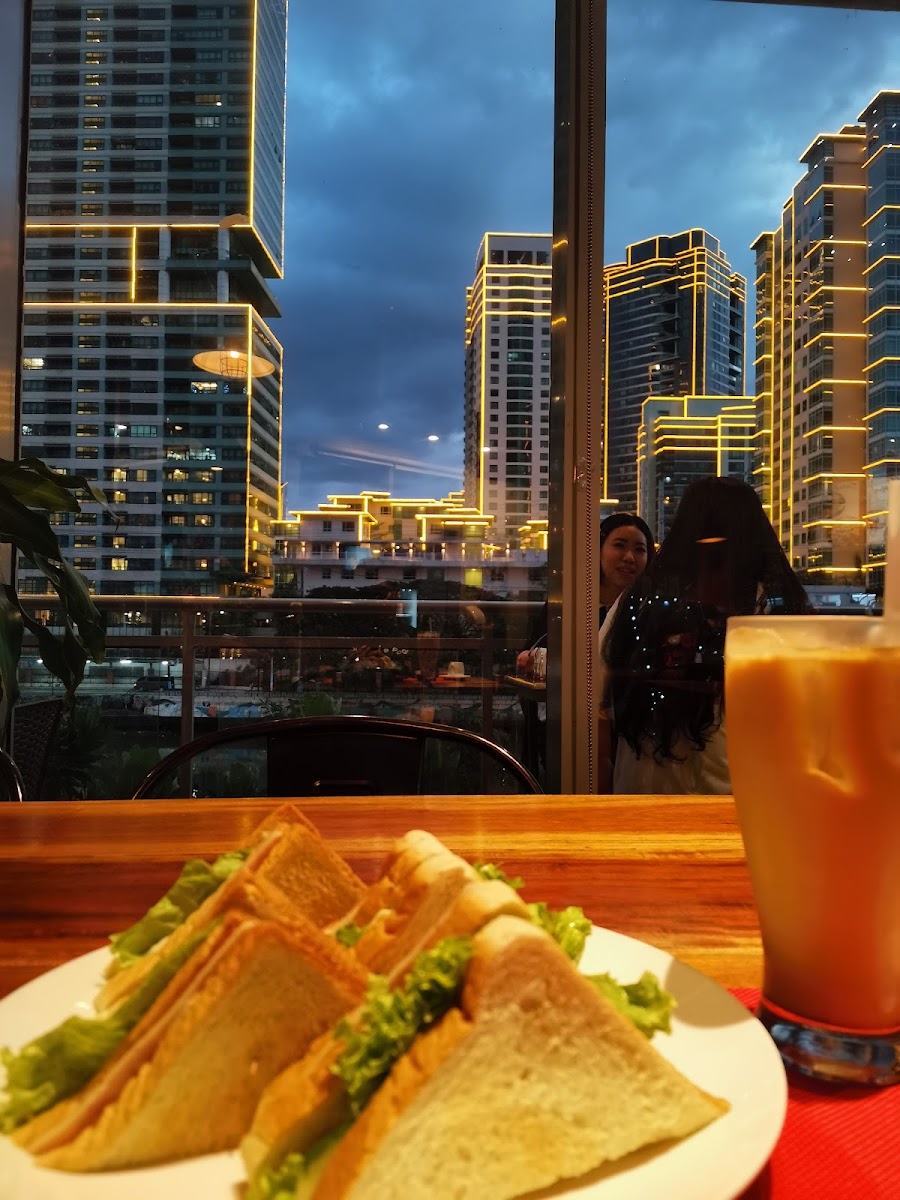 Riverwalk Cafe - Photo 6