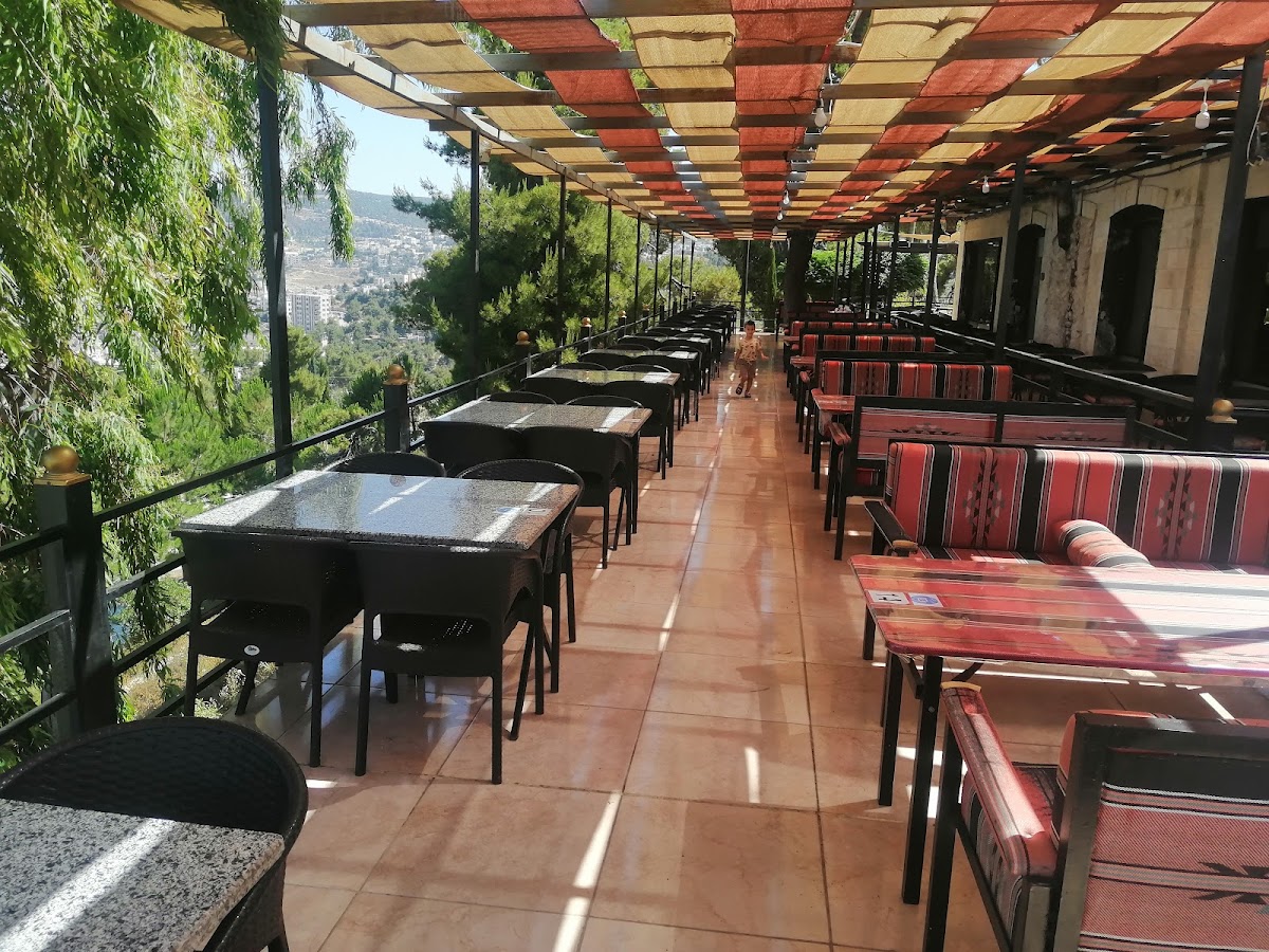 Resturant and cafe' castle view ( مطعم وكافيه اطلالة القلعة ) - Photo 3