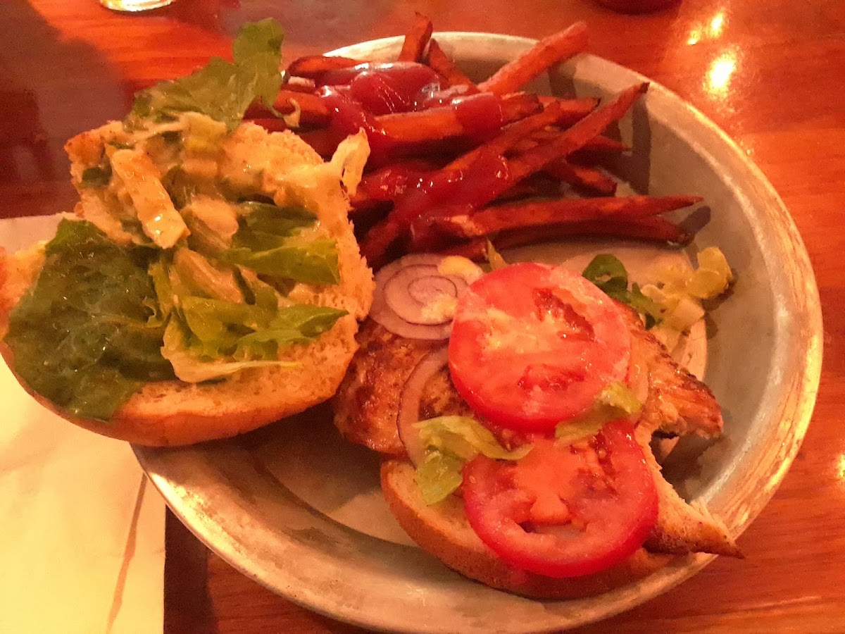 The Pequot Inn - Photo 4