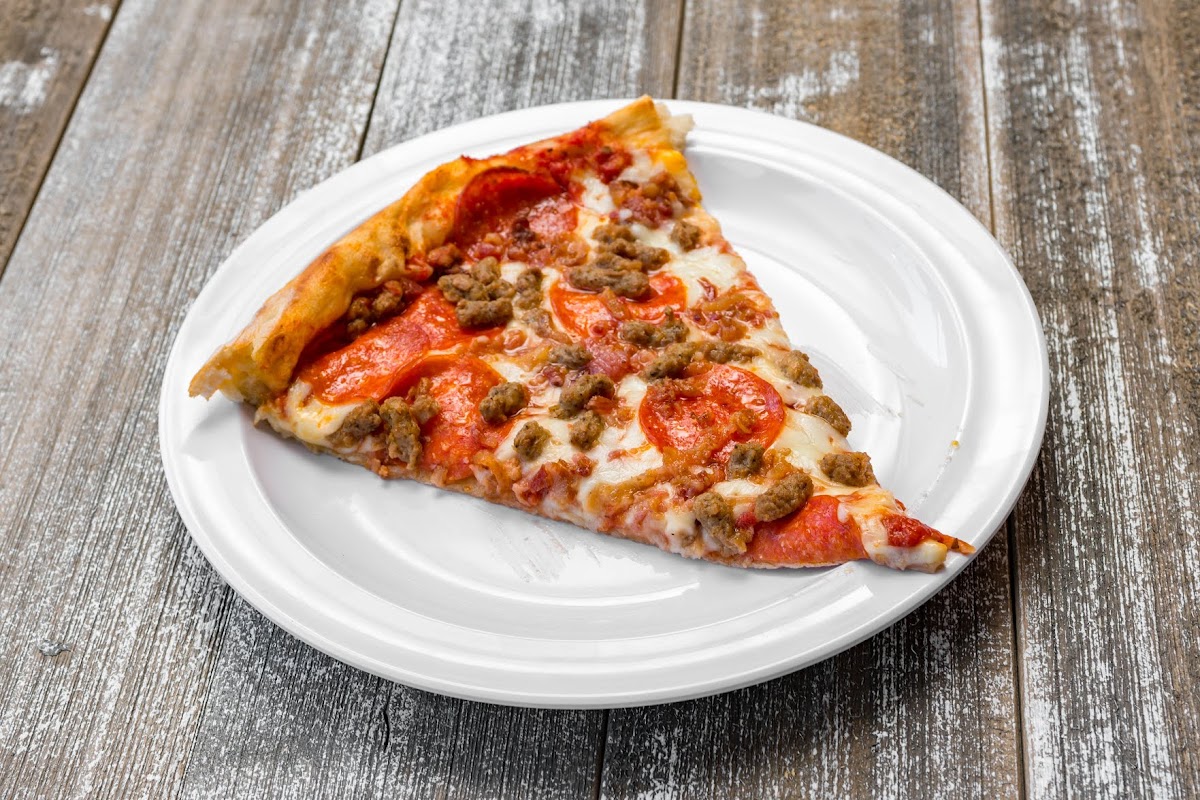 Carruso’z Pizza Shop - Photo 9