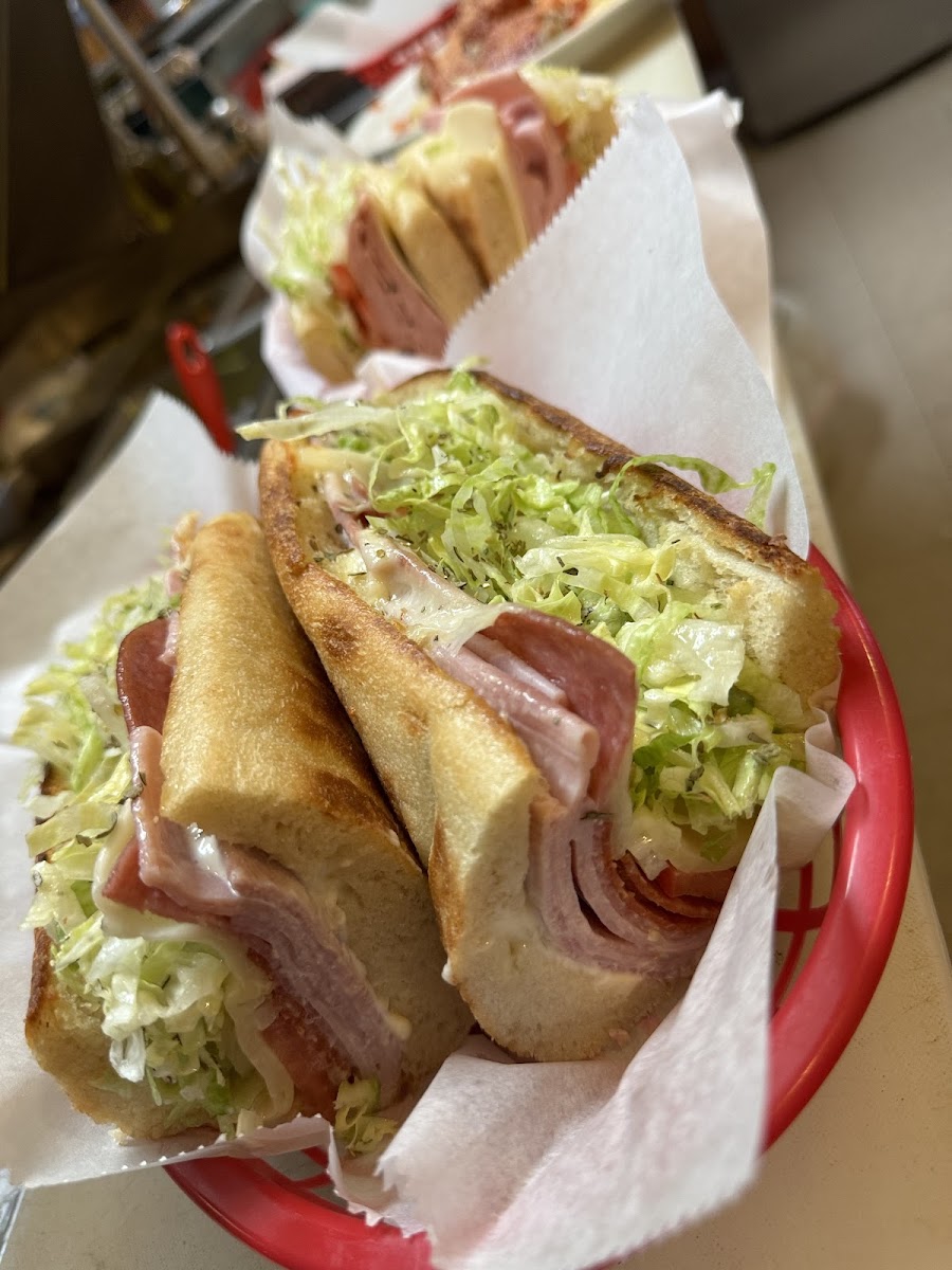 Carruso’z Pizza Shop - Photo 5