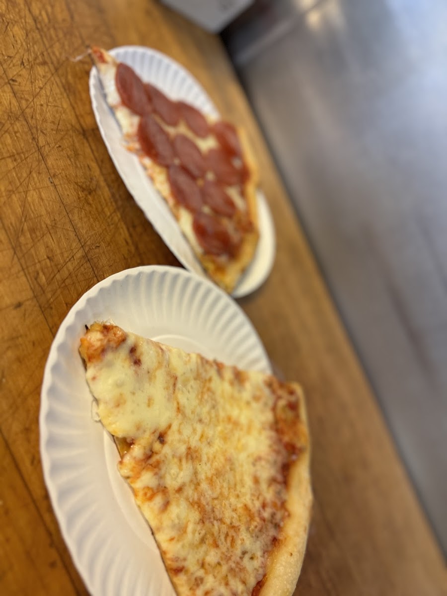 Carruso’z Pizza Shop - Photo 7