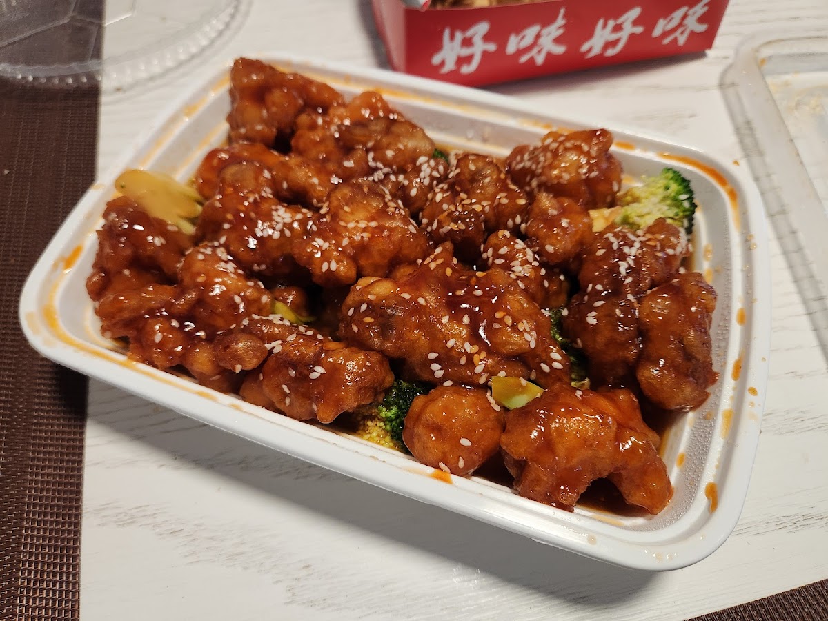 Ming's Kitchen - Photo 2
