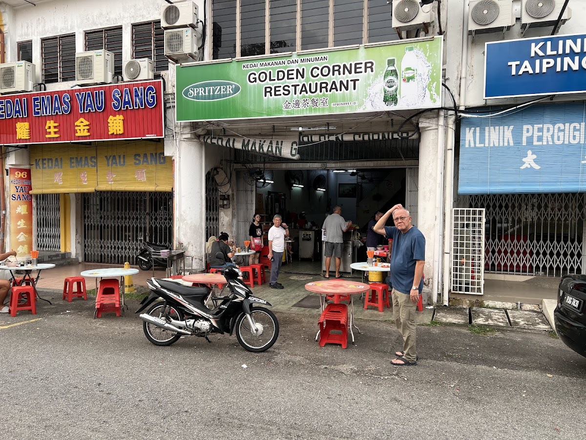 Golden Corner Restaurant - Photo 7