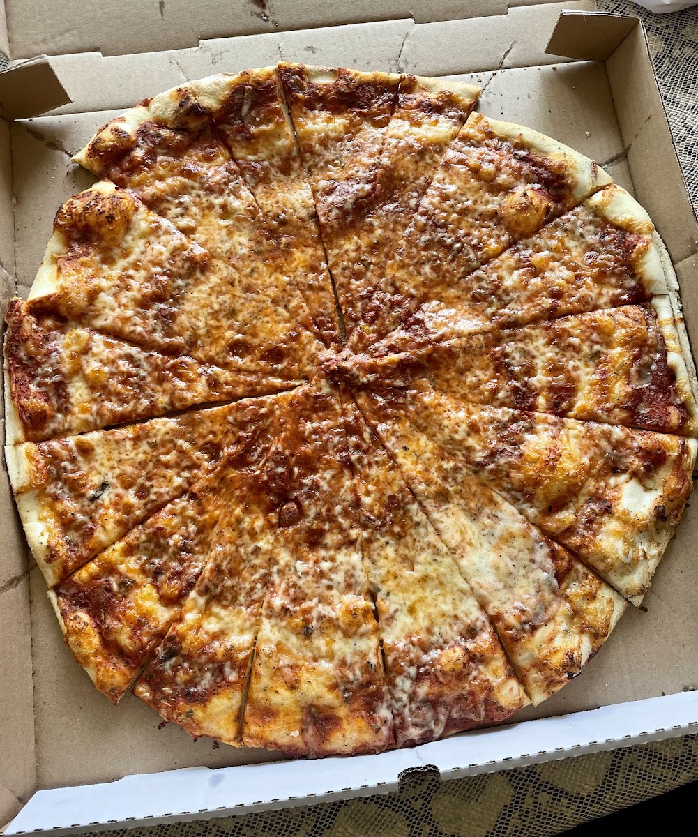 Chezky's Pizza - Photo 4