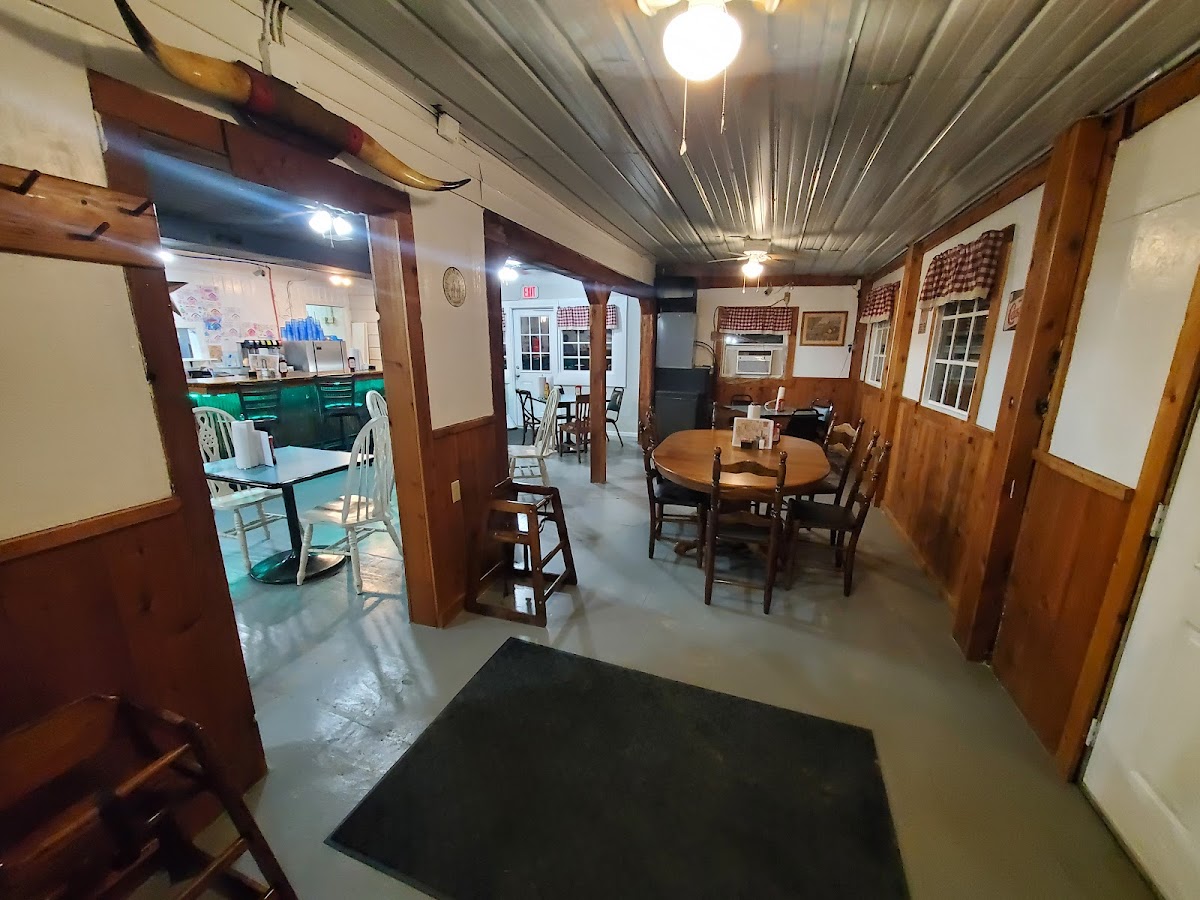 Smoke House Restaurant - Photo 2
