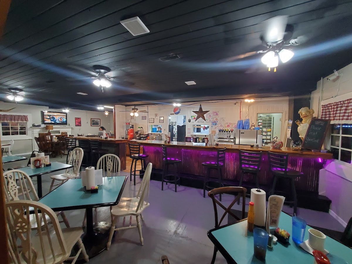 Smoke House Restaurant - Photo 6