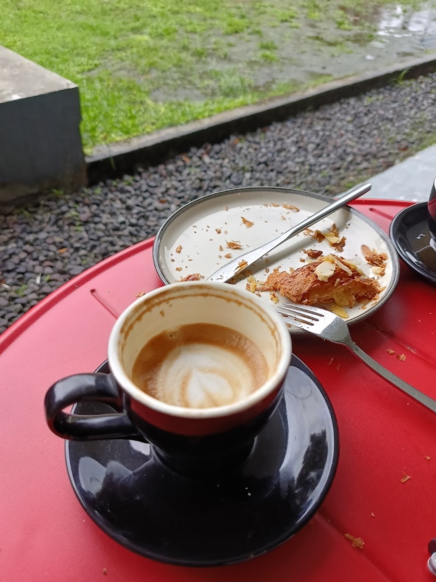 SKAPAT COFFEE HOUSE - Photo 8