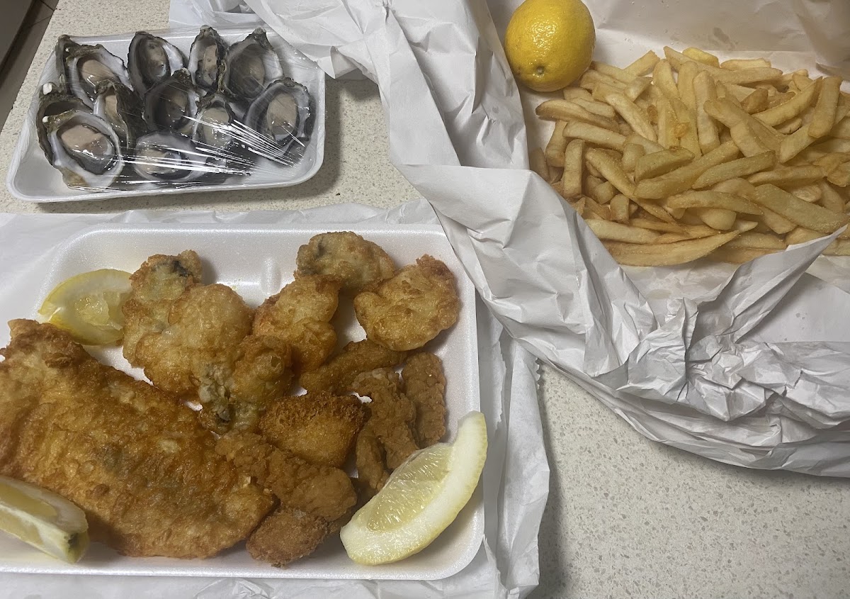 Crystal Waters Seafood & Takeaway - Photo 5