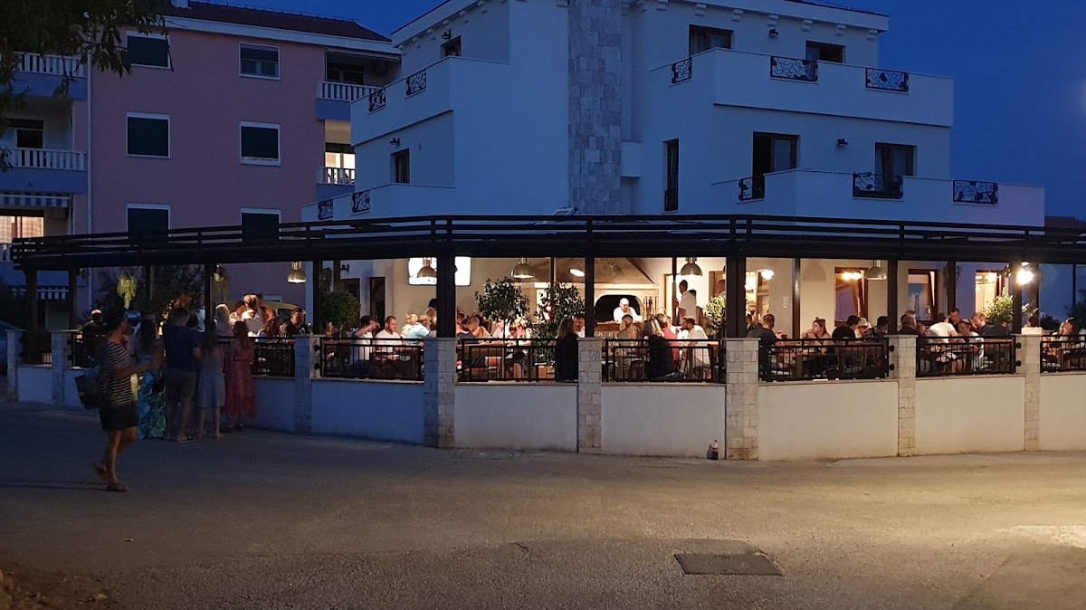 Konoba Okruk (Bistro Renata) - Photo 2