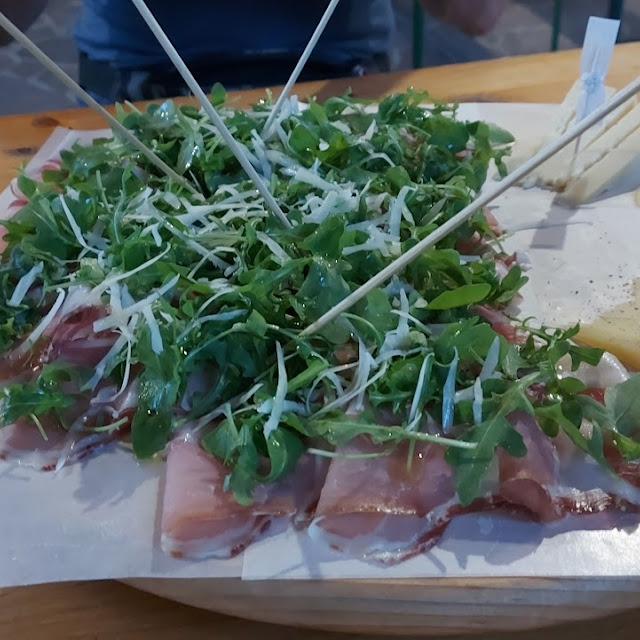 Tagliere Di Affettati Misti E Formaggio