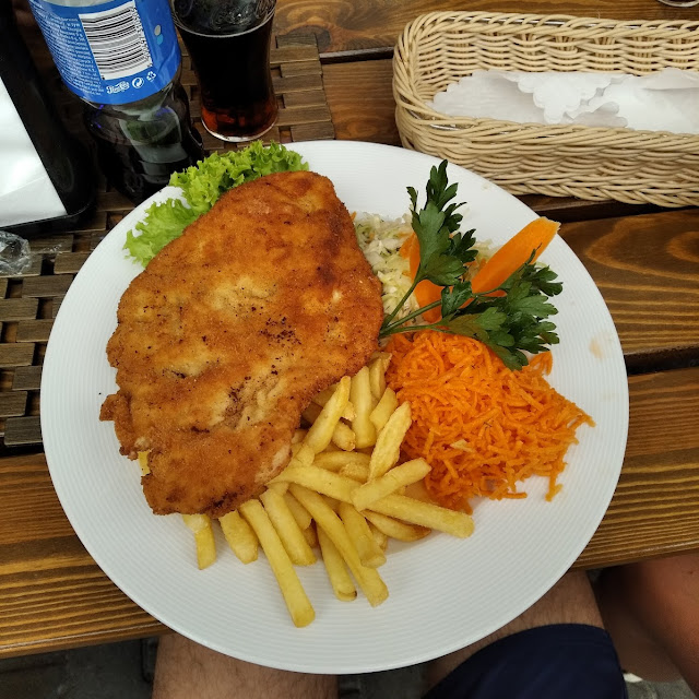Kotlet Schabowy Z Surówką