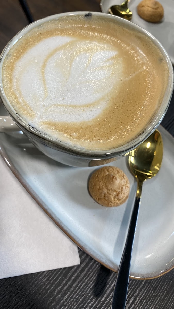 Mah Cafe - Photo 7