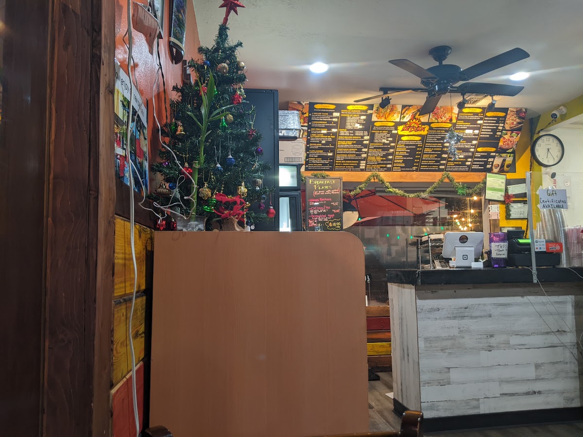 Aztlan Grilled Taqueria - Photo 6