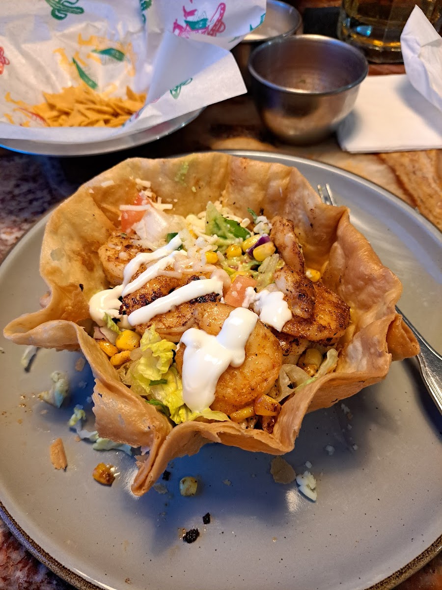 El Barco Bar and Grill - Photo 6
