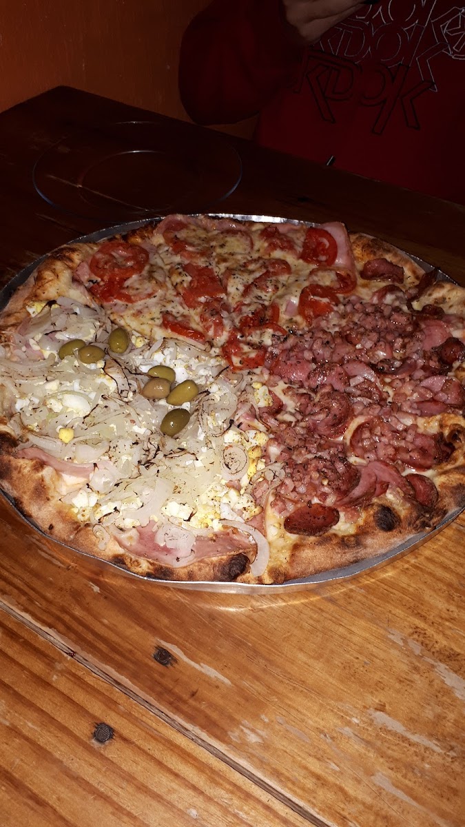 Los Hermanos Pizzaria - Photo 4