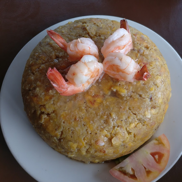 Arecife Mofongo Relleno De Churrasco Y Pollo Adornado Con Cuatro Camarones
