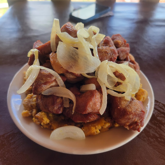 Carne Frita Sobre Majado De Plátano