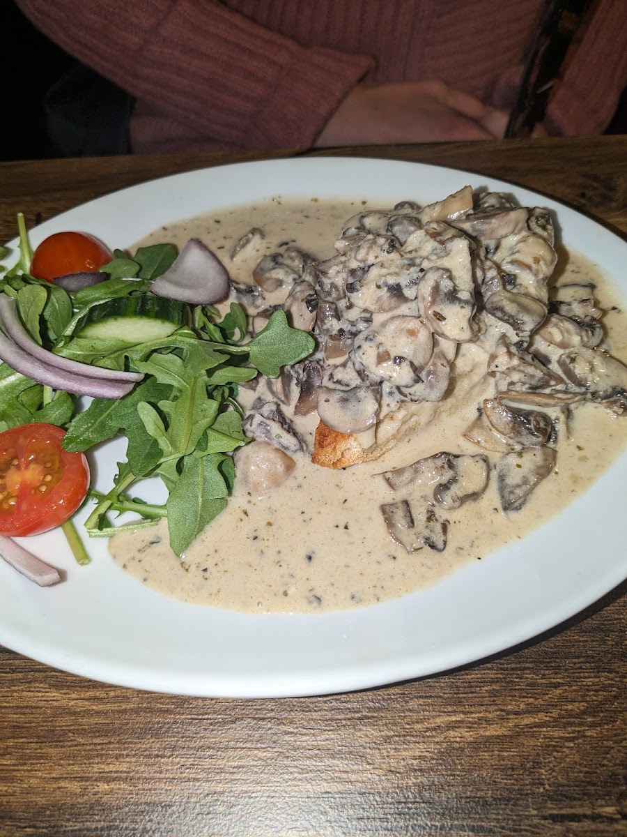 The Driftwood Bar & Restaurant - Photo 7