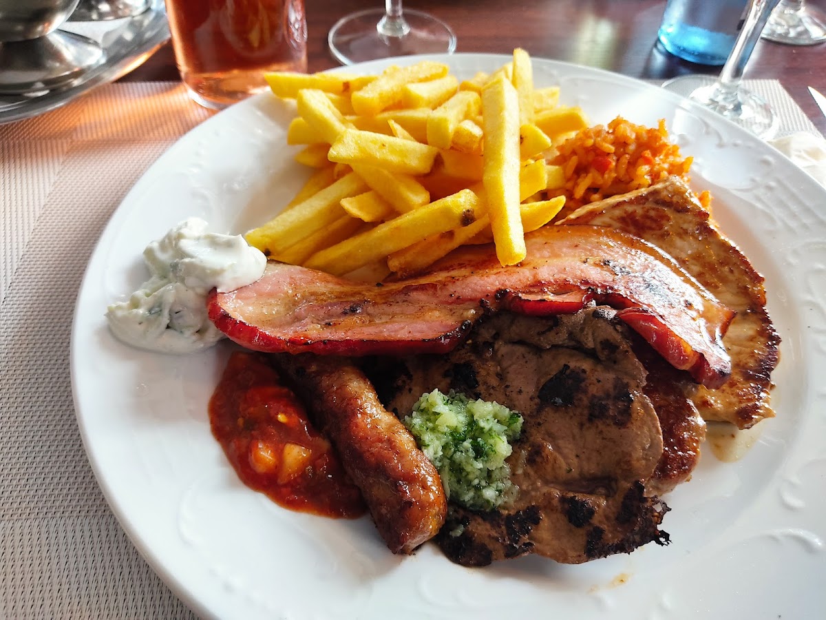 Restaurant 'Dubrovnik' in Leezen - Photo 1