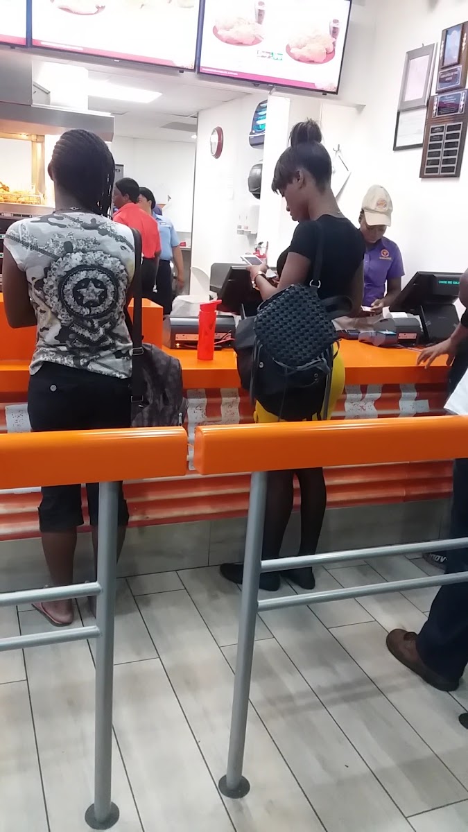 Popeyes Louisana Kitchen - Photo 1