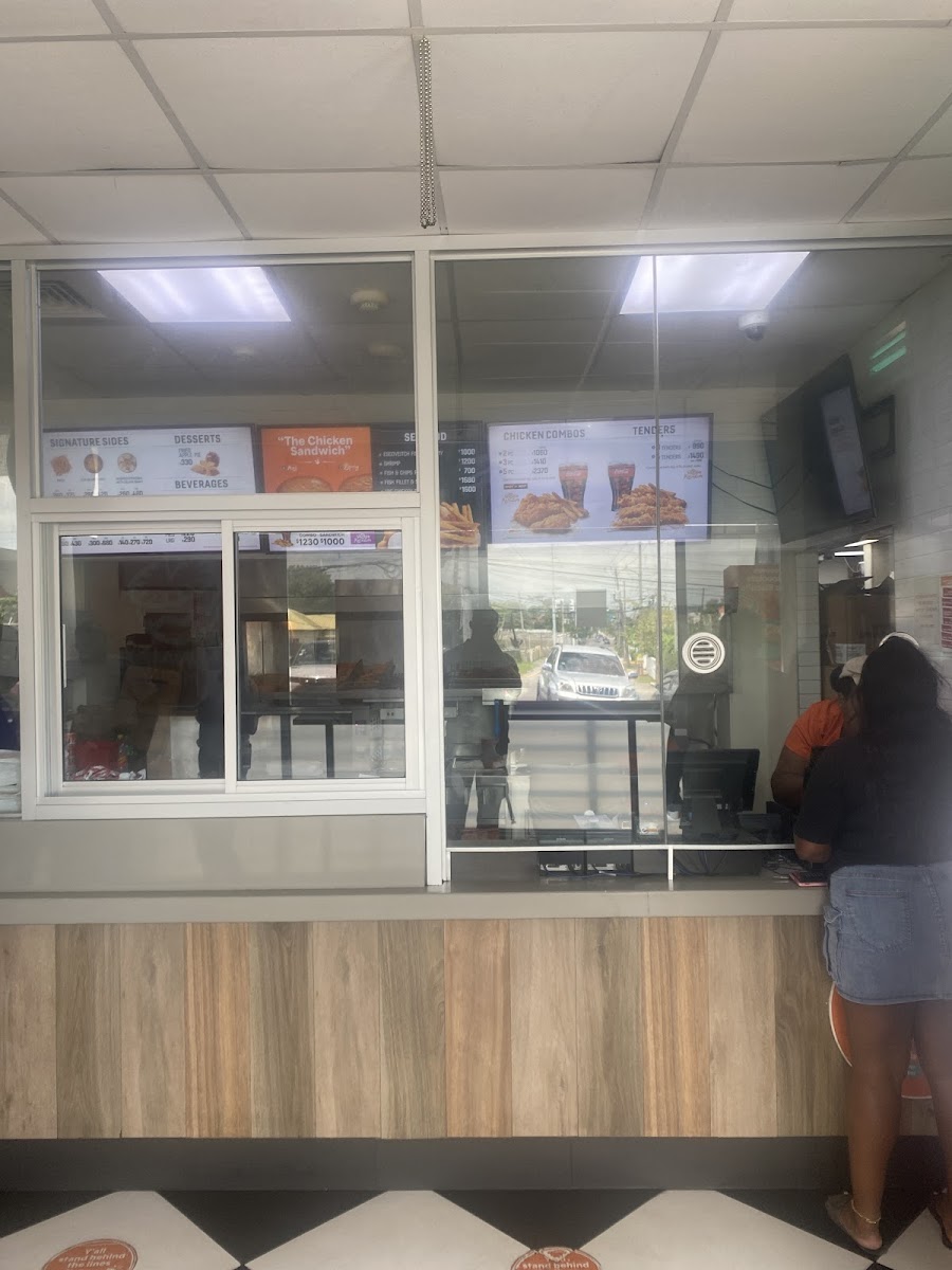 Popeyes Louisana Kitchen - Photo 3