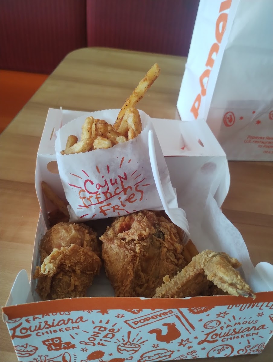 Popeyes Louisana Kitchen - Photo 7