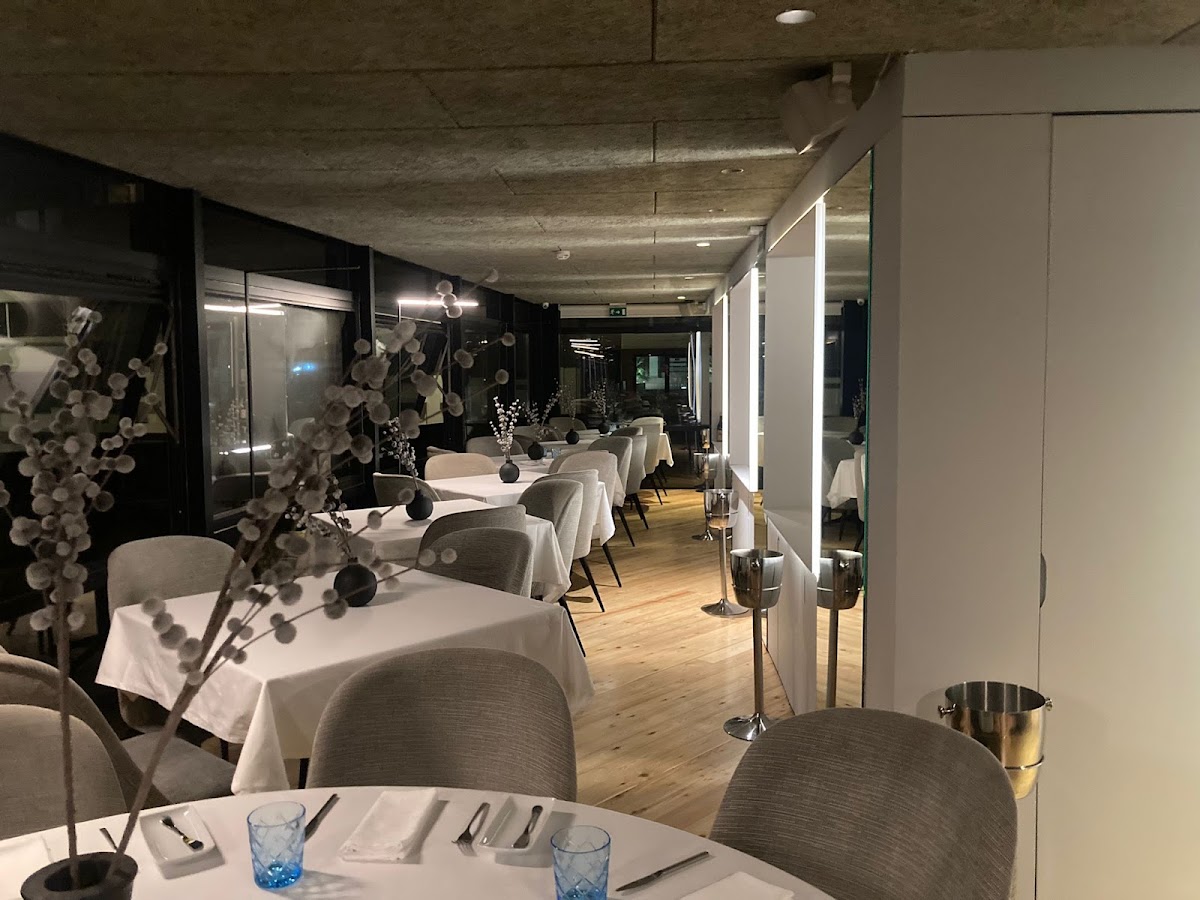 Divino Restaurant & Lounge