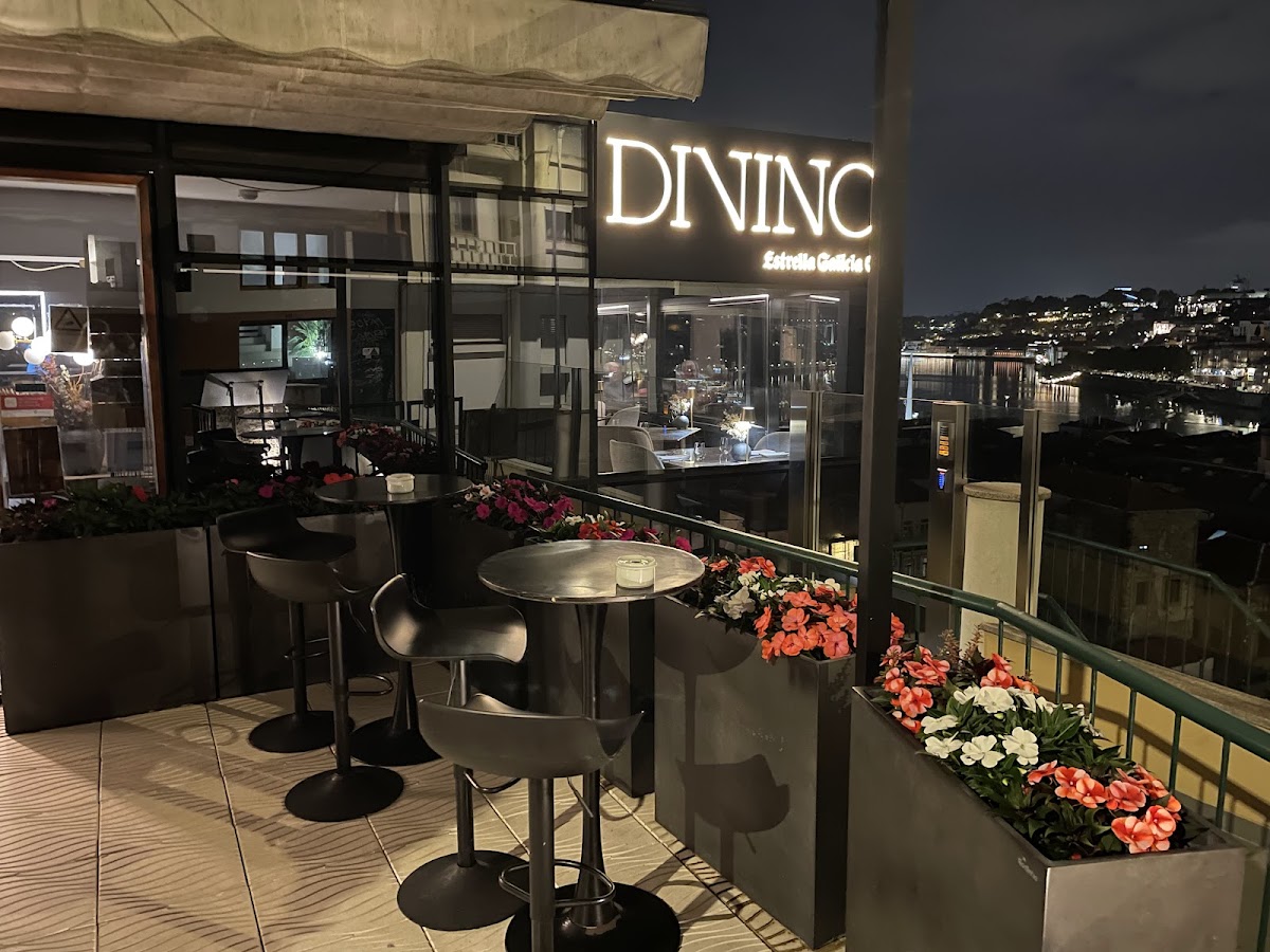 Divino Restaurant & Lounge - Photo 2