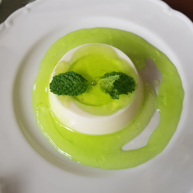Panna Cotta with Lemon Sauce