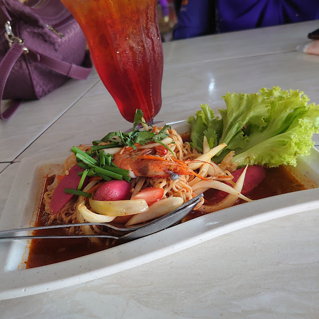 Kerabu Maggi