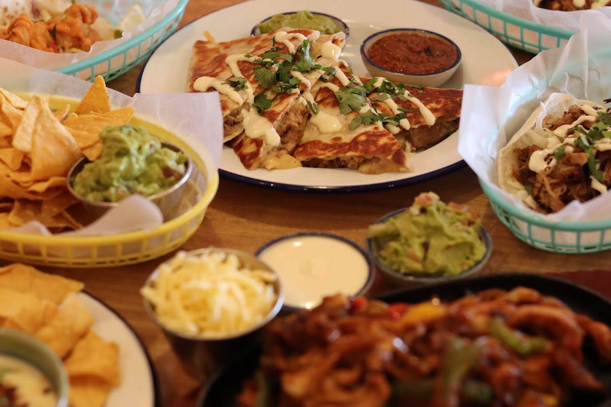 Little Amigos - Photo 1