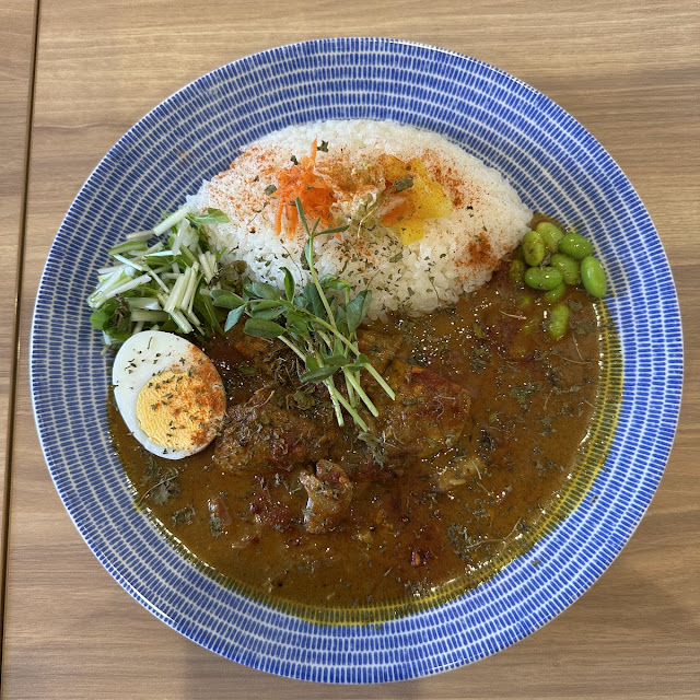 ランチ の スパイス カレー チキン
