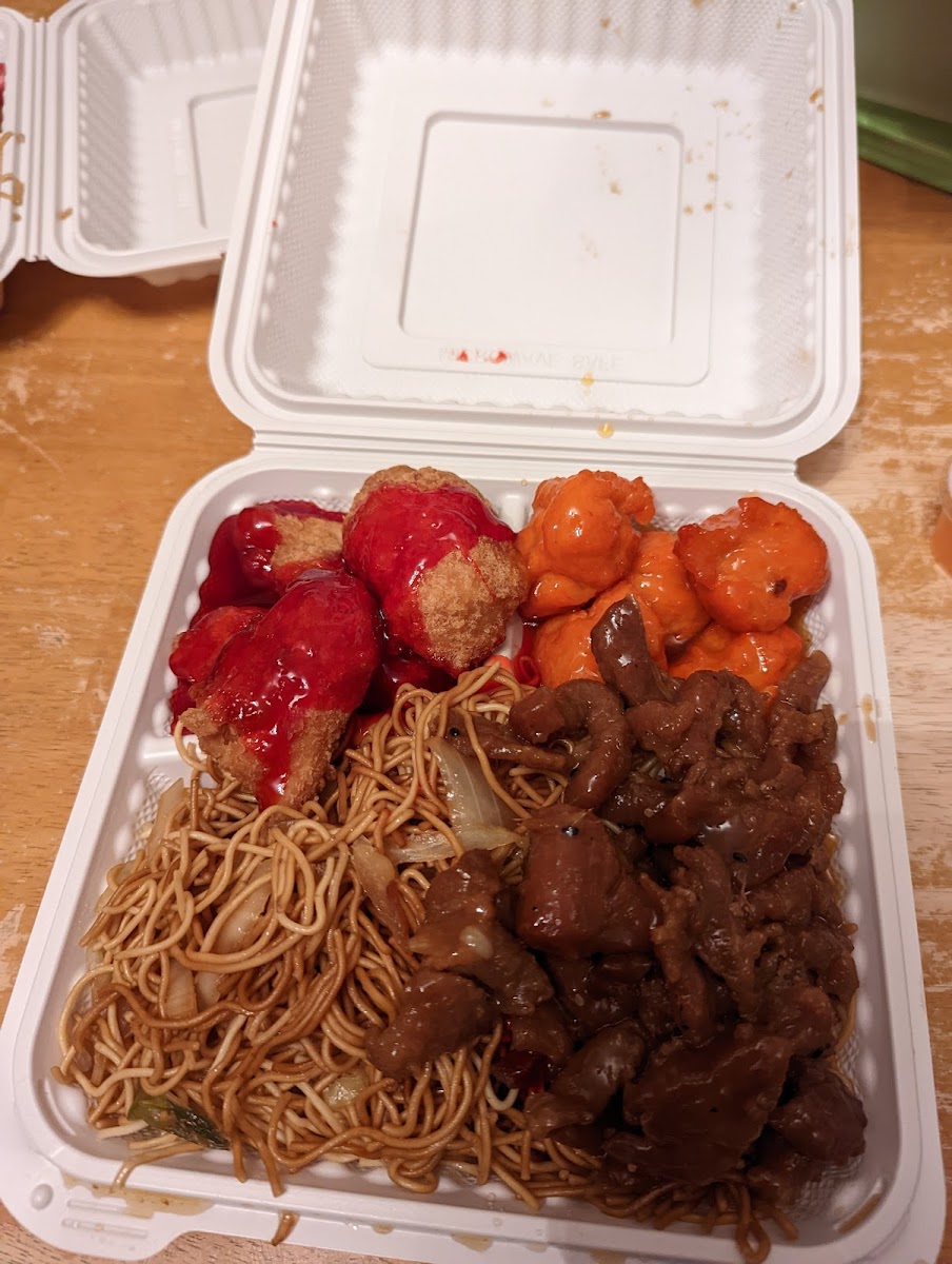 Lis Restaurant & Take Out - Photo 2